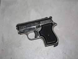 Bismil'de bir evde silah ve esrar ele geçirildi