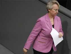 Almanya'da Bakan İstifaları