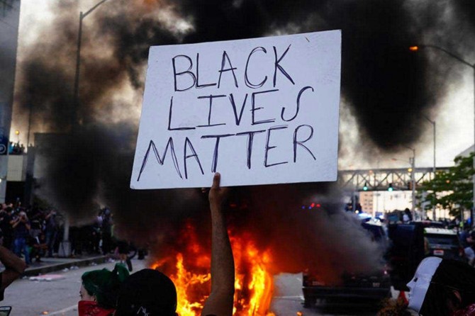 Li Amerîkayê digel qedexeya derketina derve xwepêşan berdewam dikin