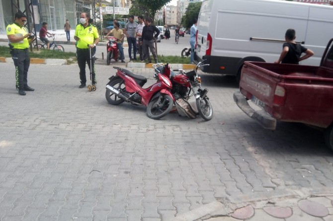 Birecik'te iki motosiklet kafa kafaya çarpıştı: Biri ağır 2 yaralı