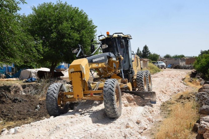 Viranşehir Toklu mahallesinde stabilize yol çalışması devam ediyor