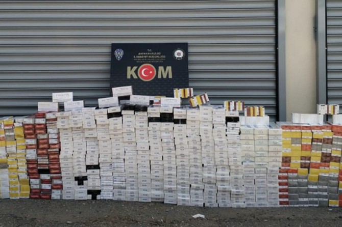 Kaçak sigara ve cep telefonundan 16 kişi gözaltına alındı