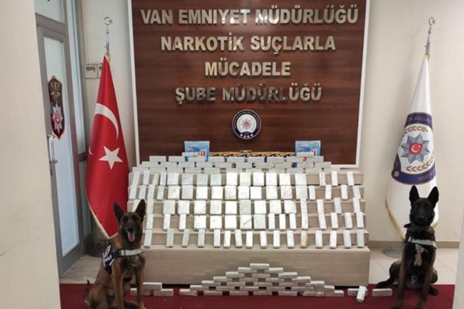 ​Van'da kargo şubesinde 82 kilogram eroin ele geçirildi