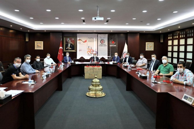 Gaziantep'ten 5 ildeki saha çalışanlarına 200 bin siperlik desteği