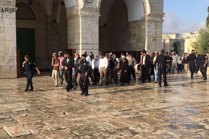 İşgalci Yahudi yerleşimciler Aksa baskınlarıyla provokasyonlarına devam ediyor