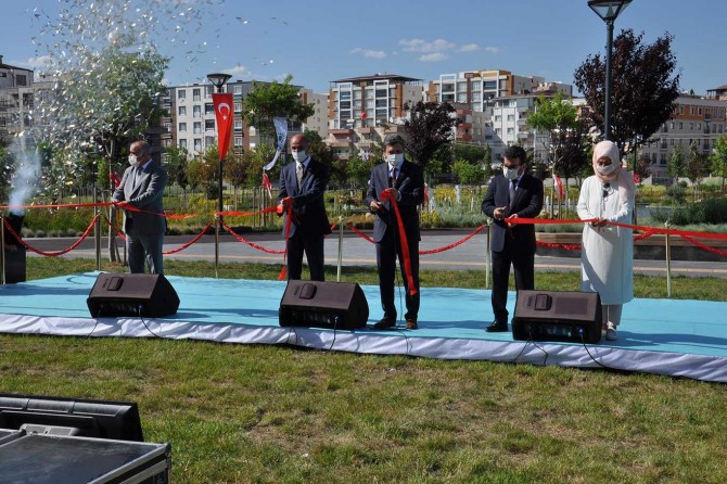 Cumhurbaşkanı Erdoğan'ın video konferansla katıldığı "Batman Millet Bahçesi" açıldı