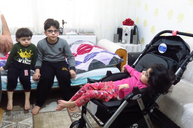 Umut Kervanı, Covid-19 nedeniyle işten çıkarılan aileye yardım elini uzattı