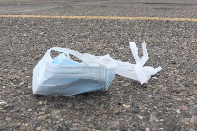 Fransa, sokaklara maske atanlar için para cezalarını arttırmayı planlıyor