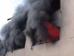 Bursa'da  tekstil fabrikasında çıkan yangın korkuttu video