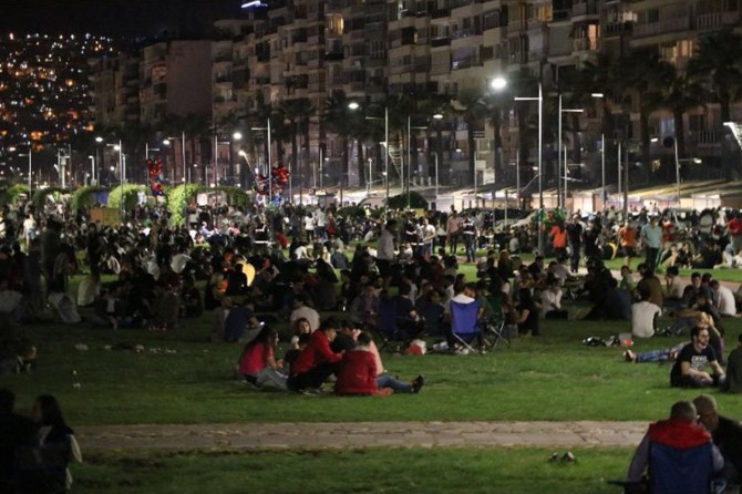 Li Îzmîrê ji 300 kesên ku li gorî tevdîrên Coronavîrusê hereket nekirin re ceza hat birîn