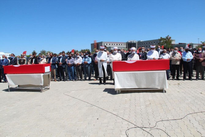 Van'da PKK tarafından öldürülen işçiler için cenaze töreni