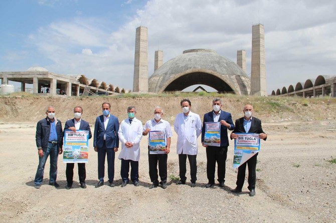 Van Tıbbiye Cami inşaatı yardım bekliyor.