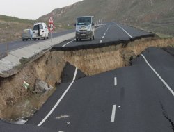 Cizre’de İpekyolu çöktü