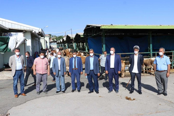 Malatya Canlı Hayvan Pazarı esnafı hem dertli hem de şikâyetçi