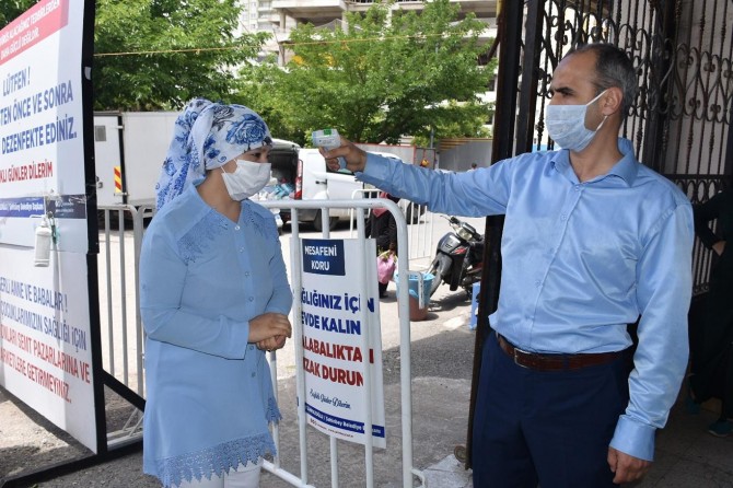 Gaziantep’te semt pazarlarında Covid-19 tedbirleri sürüyor