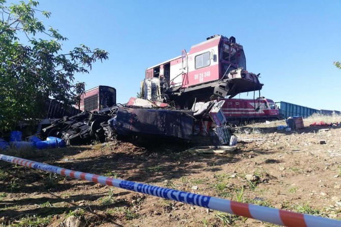 Two freight trains collide in eastern Turkey: 1 dead, 4 injured