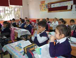 Yarıylı tatilinden dönen öğrencilere süt sürprizi video