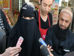 Meclis üyesi Rum'dan terbiyesizlik!