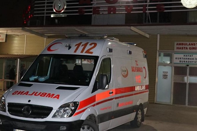 Kamyoneta ku şofêrê wê hakimîyeta dîrekêsîyonê winda kir ket nava Çemê Karasuyê