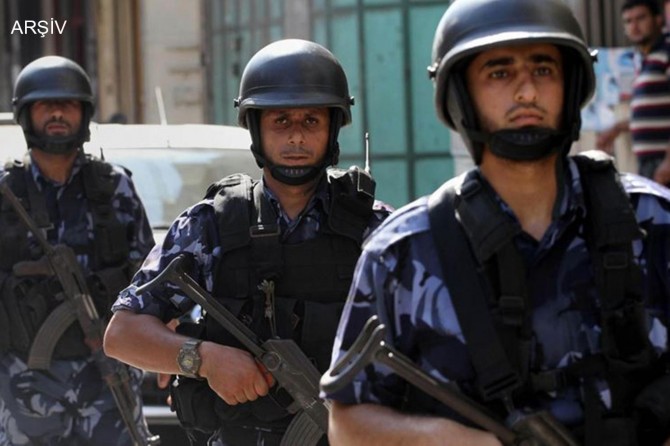 El-Fetih yönetimi bir Filistinliyi gözaltına aldı, 4 kişiyi de tutukladı