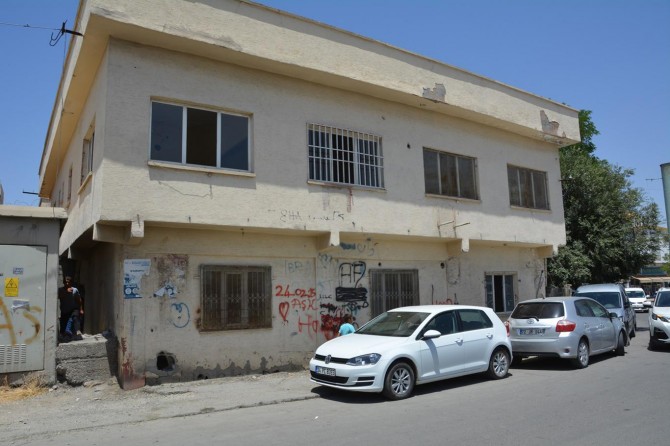 Batman'da metruk bina alkol ve madde bağımlılarının yuvası haline geldi