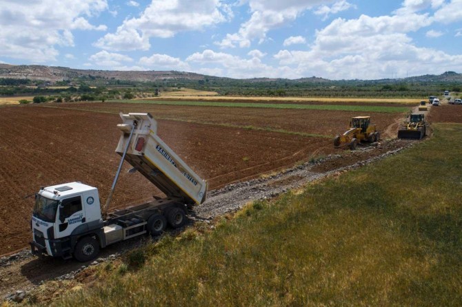 Gaziantep’te köy yolları genişletiliyor