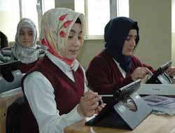Van'da ilk tabletler İmam Hatip Lisesinde dağıtıldı video