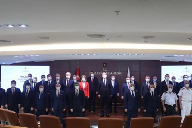 Soylu, ilk kez atanan valilerle toplantı yaptı