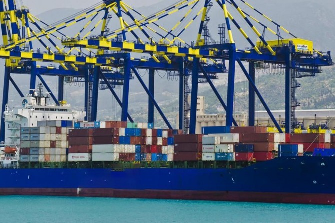 Japan’s exports decrease by 28.3% in May