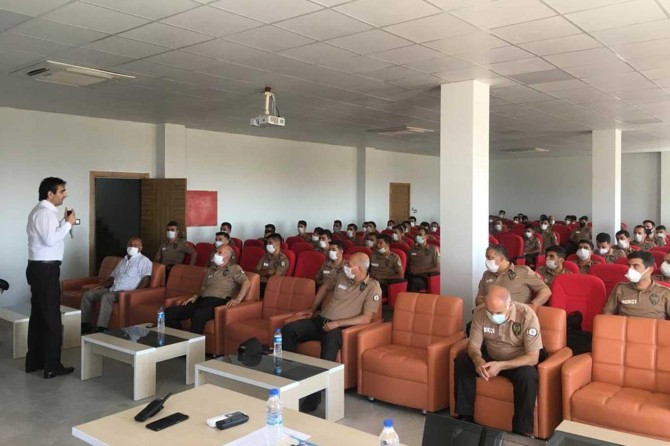 Adıyaman'da çarşı ve mahalle bekçilerine geliştirme eğitimi verildi