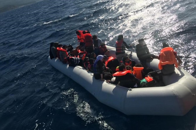 Sahil Güvenlik Komutanlığı: Çanakkale açıklarında 29 düzensiz göçmen kurtarıldı