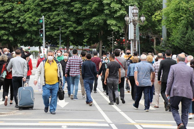 Ankaralılar maske takma zorunluğuna uydu