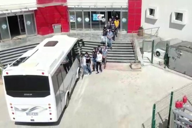 Malatya’da uyuşturucu satıcılarına yapılan operasyonda 13 kişi tutuklandı