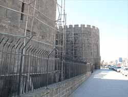 Tarihi camiiler yeniden açılmalı video