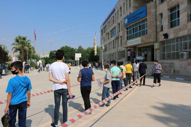 Şanlıurfa'da LGS Sınavı başladı