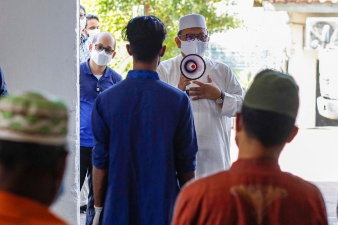 Singapur'da camiler açılıyor: Namaz için rezervasyon alınacak