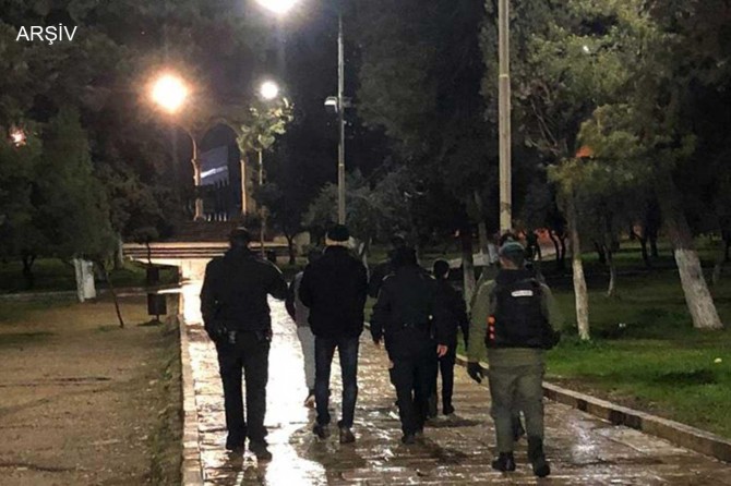 Zionist occupation gangs kidnap 13 Palestinians in West Bank and Jerusalem