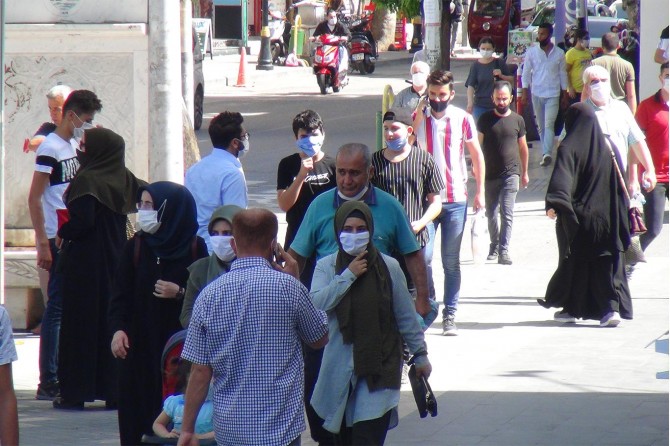 Adıyamanlı vatandaşlar, maskesiz gezenlere ceza kesilmesinden yana