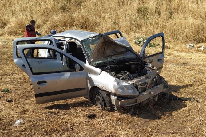 Kurtalan'da yoldan çıkan otomobil tarlaya uçtu: 5 yaralı