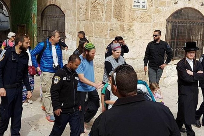 Dozens of zionist settlers defile al-Aqsa Mosque