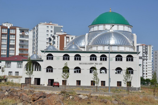 Dicle EDAŞ Diyarbakır'da caminin elektriğini kesti