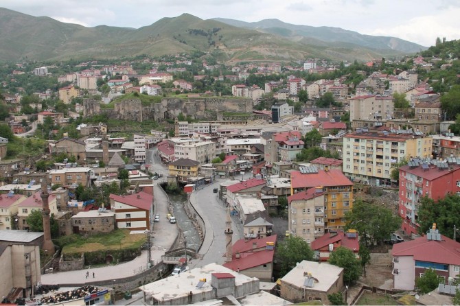 Bitlis’te iki apartman ve bir ev karantinaya alındı