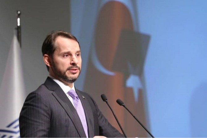 Bakan Albayrak, yerli markalara Türkiye’de üretim çağrısında bulundu