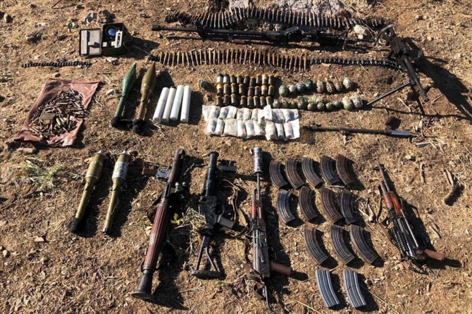 Pençe-Kaplan Operasyonu'nda PKK'lilere ait çok sayıda silah ve mühimmat ele geçirildi