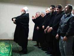 Bavê Mehkûmekî Din, Bi Hesreta Kurê Xwe Rehmet Kir