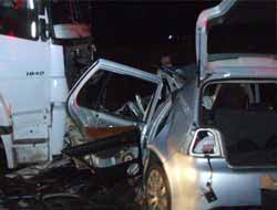 Elazığ'da otomobil TIR ile çarpıştı: 3 öğretmen öldü