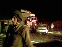 Elazığ'da otomobil TIR'la çarpıştı: 3 ölü (yenilendi)