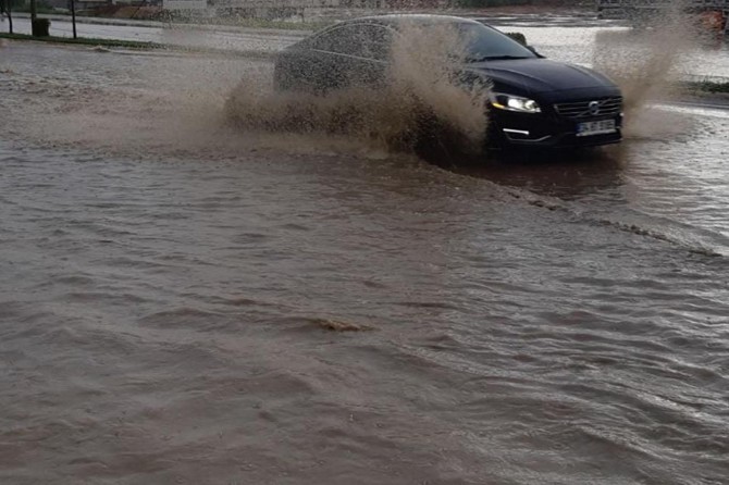 Yerel sağanak yağışlar etkili olmaya devam ediyor