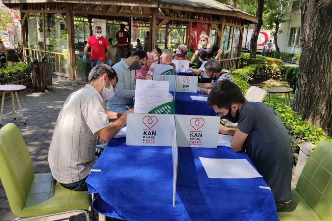 Diyarbakır Tarım ve Orman İl Müdürlüğünden Kızılay'a kan bağışı