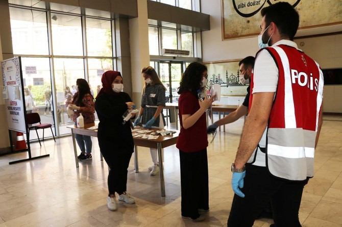 Rûniştina ewil a YKSyê dest pê kir